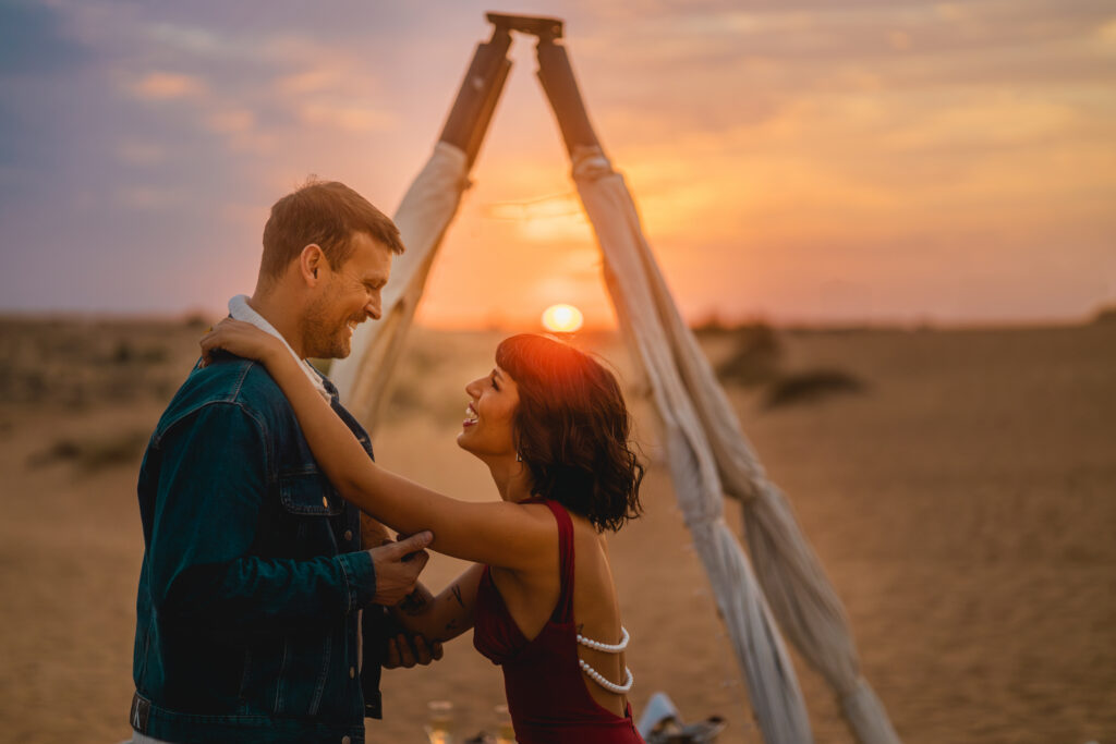 A couple spending intentional, uninterrupted time together at Nara desert experiences. 